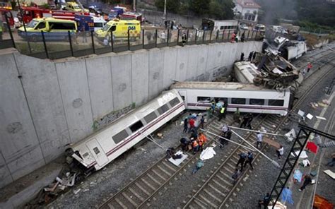 Trem Descarrila E Deixa Ao Menos 45 Mortos Em Santiago De Compostela