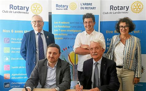 Grâce à Jetons le cancer le Rotary remet au CHRU de Brest un