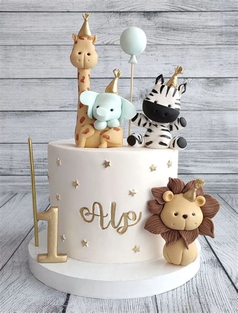 Amy adlı kullanıcının Safari Jungle cakes panosundaki Pin Doğumgünü