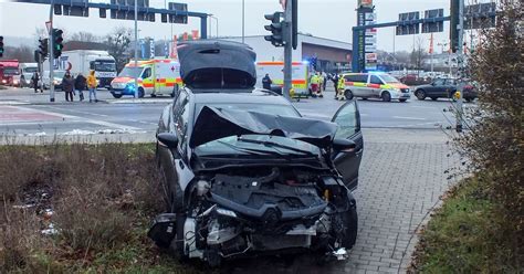 Zwei Verletzte Bei Abbiege Unfall Auf Der Südspange