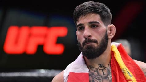 MIRA El campeón de UFC Elia Topuria se reúne con el Primer Ministro y