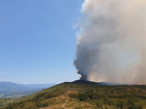 Ancora Fuori Casa A Jamiano In 300 Sfollati Per L Incendio Sul Carso