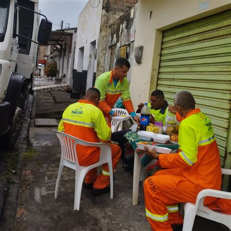 Moradoras Do Bairro Do Trapiche Macei Preparam Caf Da Manh De