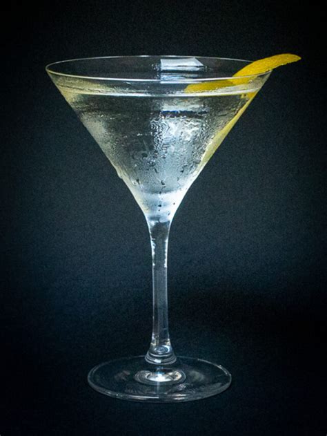 Vesper Martini Cocktail | 2foodtrippers