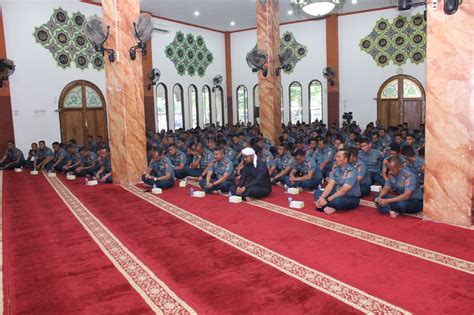 Khidmat Prajurit Menkav 1 Marinir Pada Peringatan Isra Miraj 1444 H