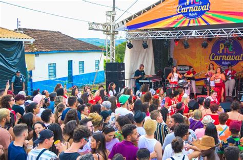 Itabirito pré Carnaval em São Gonçalo do Bação reúne cerca de 2 mil