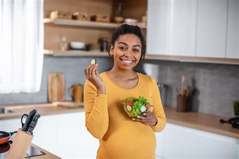 Premium Photo Glad Hungry Pretty Millennial Pregnant African American