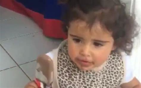 Filha De Nivea Stelmann Se Lambuza De Sorvete Quem Quem News