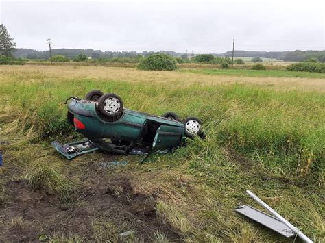 Wypadek w Świdwinie Dachowało auto Już drugie w tym samym miejscu