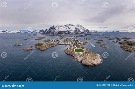 Henningsvaer Fishing Village And Festvagtind Mountain In Winter ...