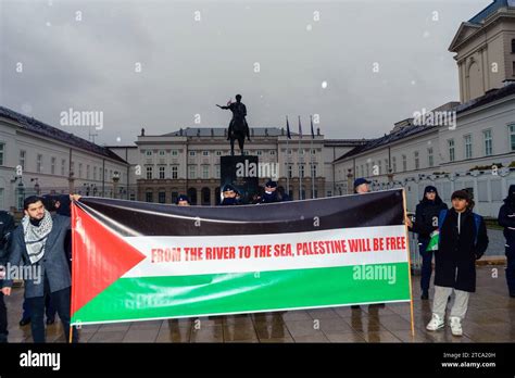 Manifestazione Anti Israele A Varsavia I Partecipanti Hanno Simboli