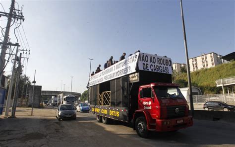 Caminhoneiros Realizam Protesto Contra Roubo De Cargas No Rio Rio De