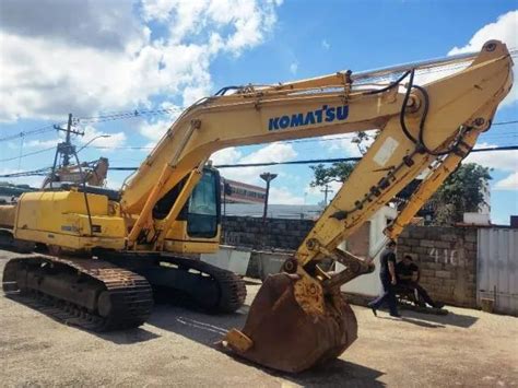 Escavadeira Hidráulica marca Komatsu modelo PC200 8B ano 2010