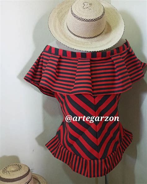 Blusa estilizada inspirada en los diablicos sucios panameños Vestidos