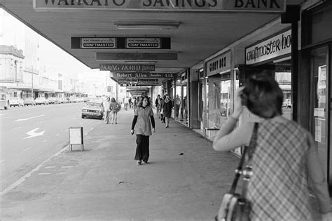 Shopping In Victoria Street In The 1970s Hamilton Libraries