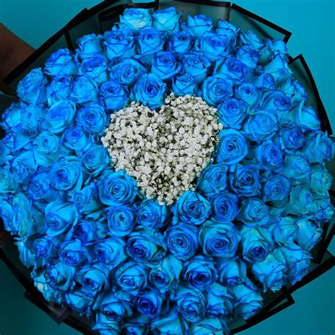 Love Blue Roses Bouquet With Gypsophila In Heart Shape Btf