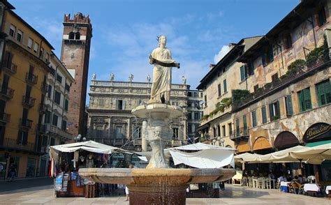 Verona - Piazza delle Erbe - Not Only Golf - Golf holidays in Italy