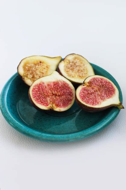 Premium Photo Fig Fruits Cut On A Plate Juicy Ripe Flesh With Seeds