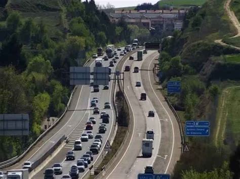 M S De Dos Kil Metros De Retenciones En La N Vi En Segovia En Direcci N