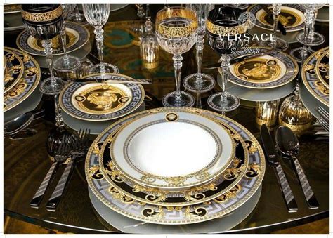 Using The Right Dinnerware For Your Party | Classy For Home