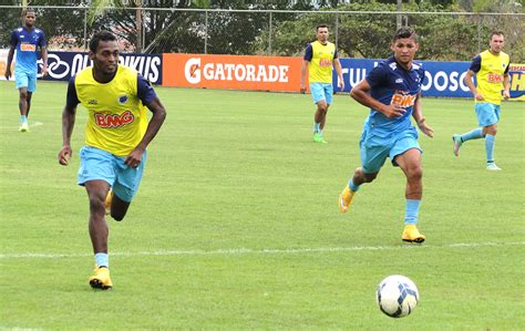 os pés no chão Marquinhos cobra tranquilidade em reta final