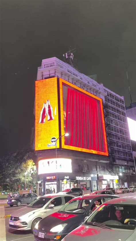 Mauro Albornoz On Twitter Coca Cola Puso Un Anuncio 3D En Las