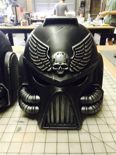 These Warhammer 40k Black Templar Champion Helmets Are Magnificent