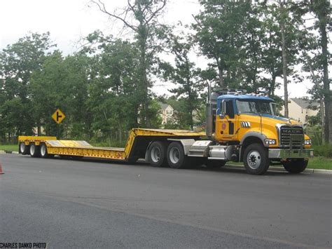 Pin By Krijn Voshart On Amerikaanse Trucks Trucks Mack Trucks Lowboy