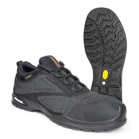 Pezzol Manaus Safety Shoes Feature A A Vibram Rubber Sole