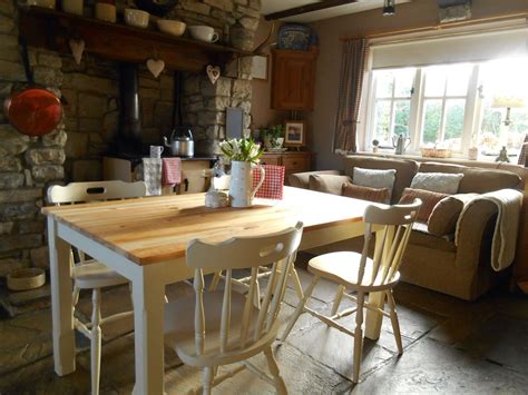 Cosy kitchen I'd love to have.. | Cosy kitchen, Country cottage decor ...