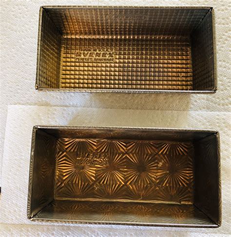 Vtg Lot Of 2 OVENEX Starburst Waffle Bread Loaf Metal Pans USA Retro