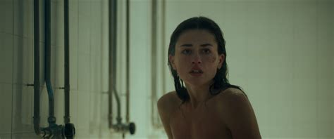 Nude video celebs Mariia Netavrovana nude Free Falling Caída libre