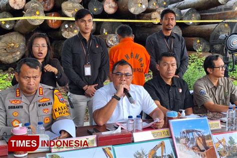 Bareskrim Polri Bongkar Kasus Ilegal Logging Hutan Kalimantan Barang