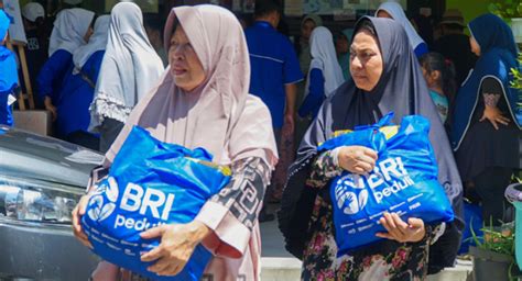 Berbahagia Di Bulan Ramadan Bri Group Salurkan Ribu Paket Sembako