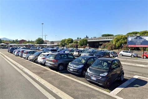 Bimba Morta In Auto A Roma Dimenticata Per Ore Indagato Il Pap