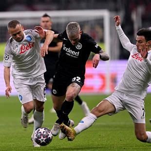 Eintracht Frankfurt Nach Fan Ausschluss beim Rückspiel in Neapel