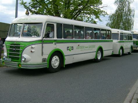 Traditionsbus H6B mit Anhänger der Autobus Sachsen beim Oldtimertreffen