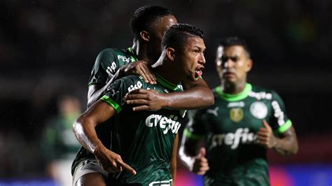 Histórico Palmeiras vence Santos pela 150ª vez na história em Morumbi