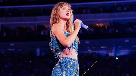 Taylor Swift Surpasses Rihanna As The Richest Female Musician