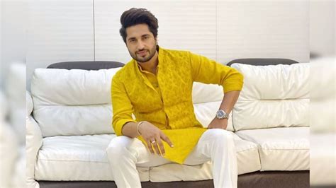 Jassie Gill Shoots His Latest Music Video Ehna Chauni Aa On Phone