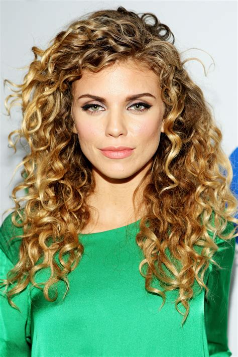 28 Glamorous Ways to Show Off Your Curls | Curly hair inspiration