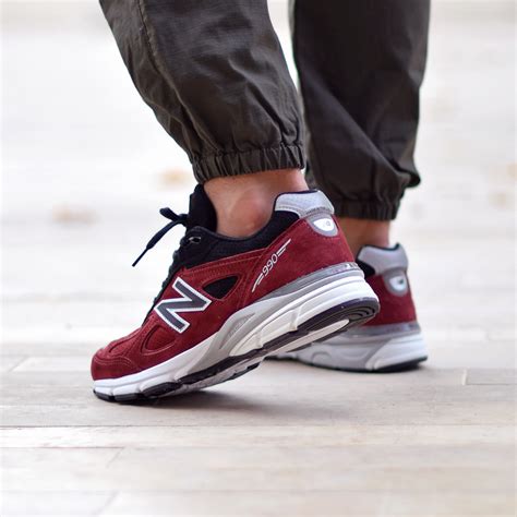 New Balance 990v4