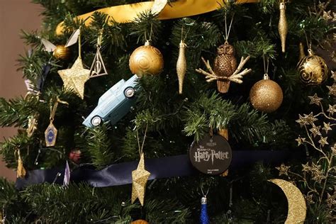 A Closer Look At The Viral Harry Potter Christmas Tree Harry Potter