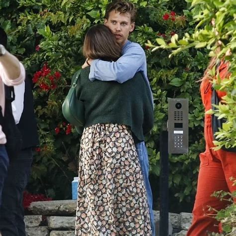 Kaia Gerber Austin Butler Share Hug After Enjoying Party In Malibu