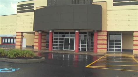 New owner of Austintown movie theater acquires liquor license | WKBN.com