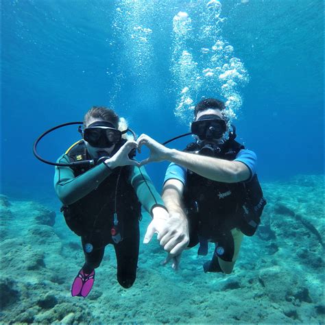 Couples that dive together, stay together! 👌💙 | Scuba diving