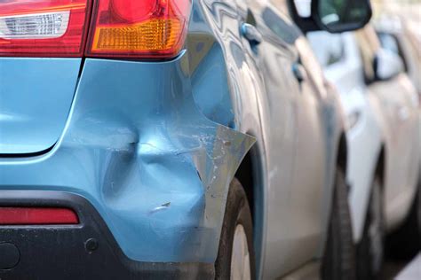 Bateram No Seu Carro E Fugiram Saiba O Que Fazer E Quem Contactar