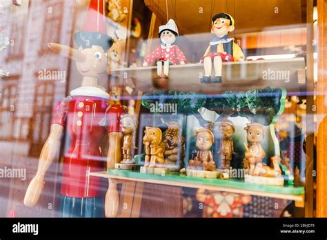 Pinocchio shop wien Fotos und Bildmaterial in hoher Auflösung Alamy