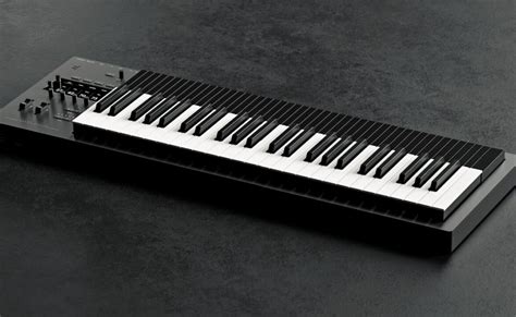 This Keyboard Synthesizer Envelops You in the Music