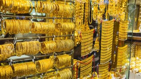 Gold Glitters As Per Tola Price Jacks Up Rs1 000 In Pakistan